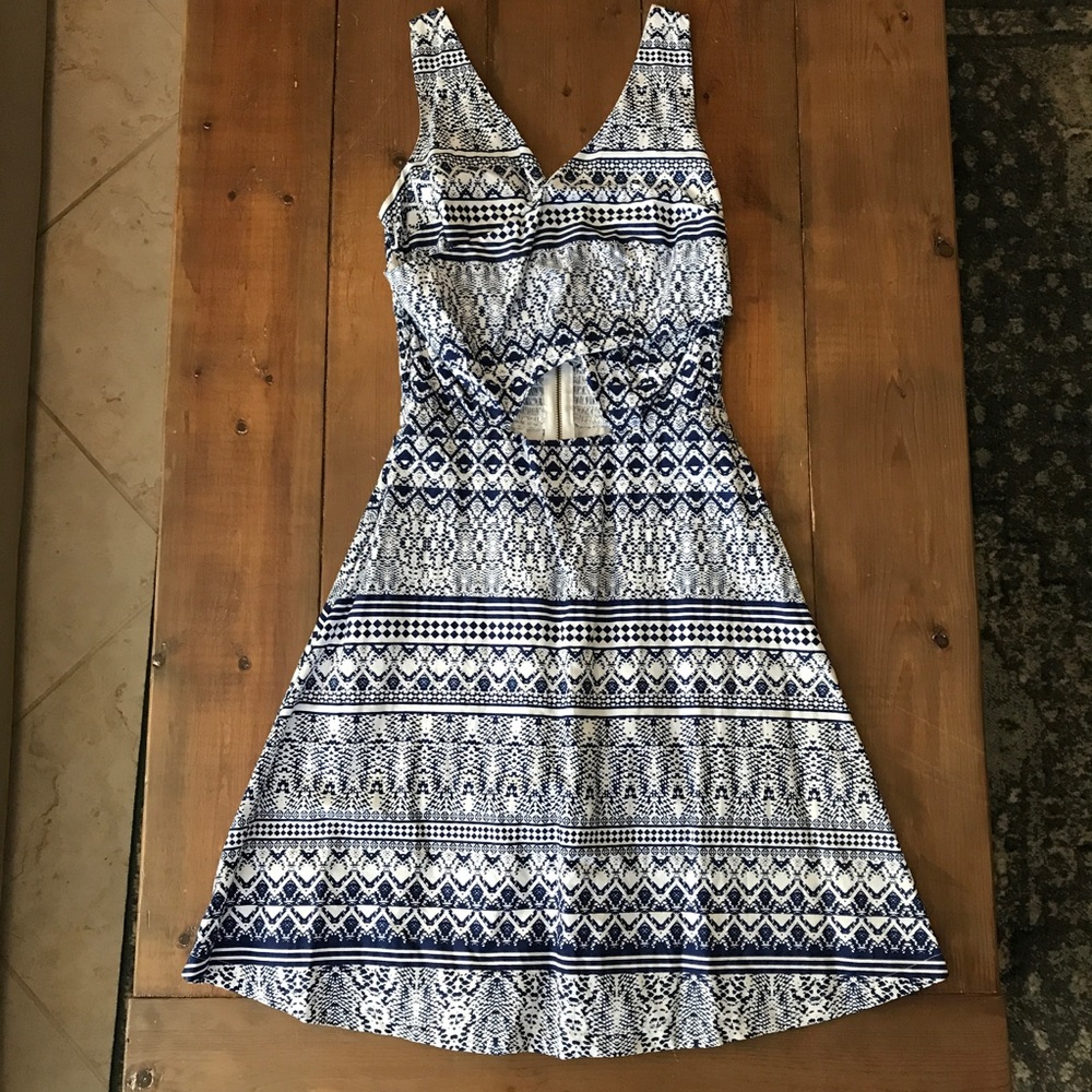 Jessica Simpson Blue & White patterned dress
